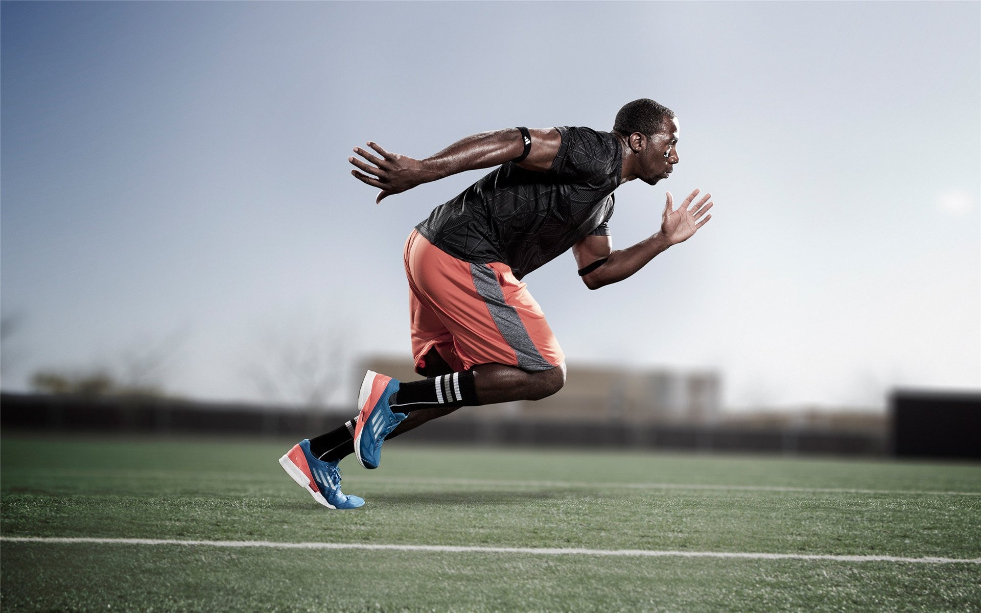 凯尔·查默斯男子100米自由泳决赛强势冲刺，男子100米自由泳决赛冠军