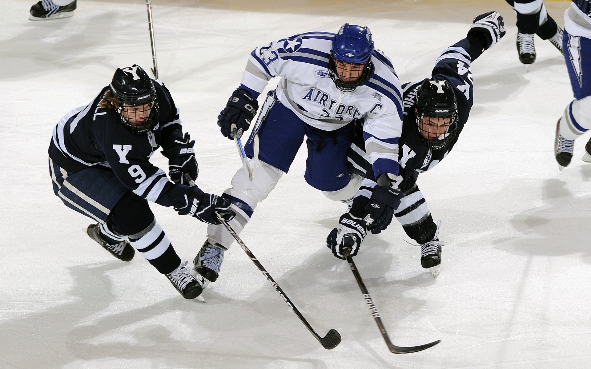 欧洲杯战术创新：变化多端的布局折服众人，欧洲杯战术分析